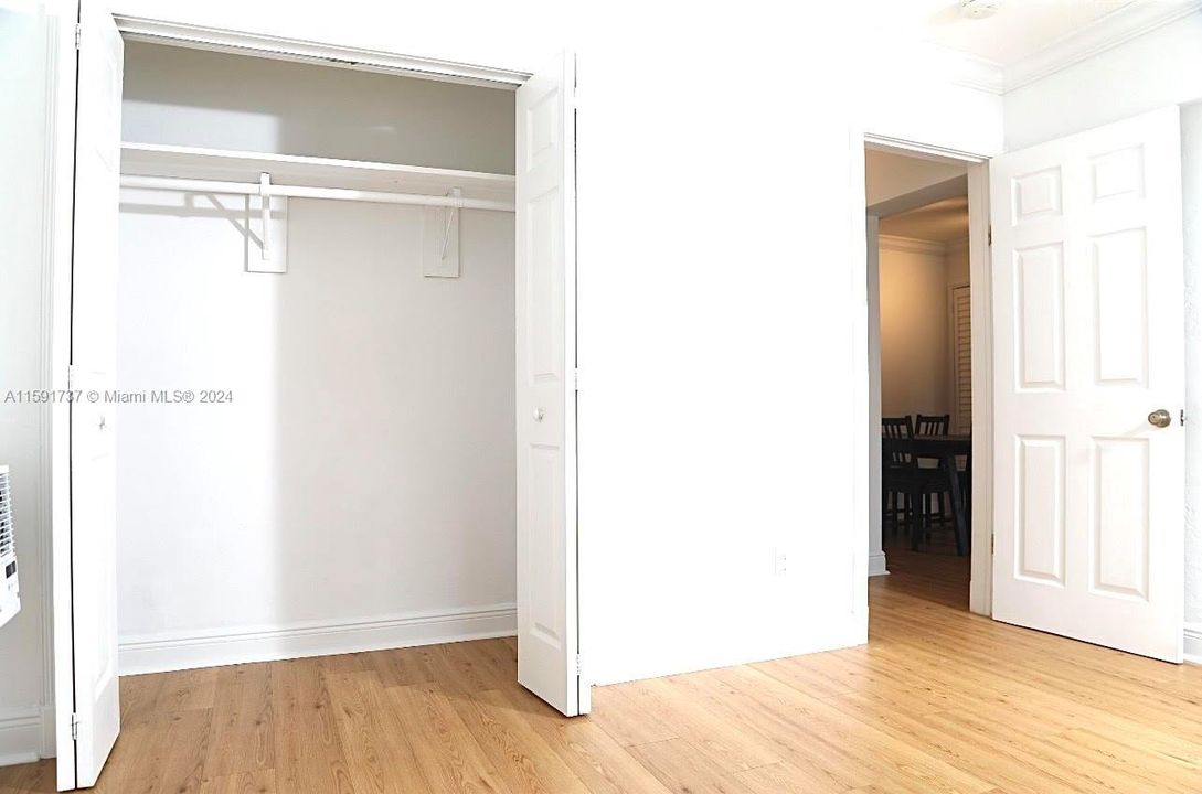 For Rent: $3,000 (2 beds, 1 baths, 915 Square Feet)