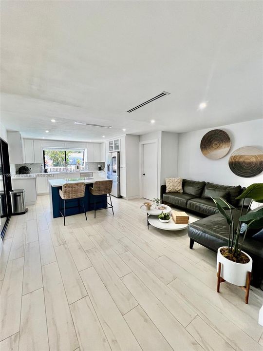 Active With Contract: $1,399,000 (3 beds, 2 baths, 1699 Square Feet)