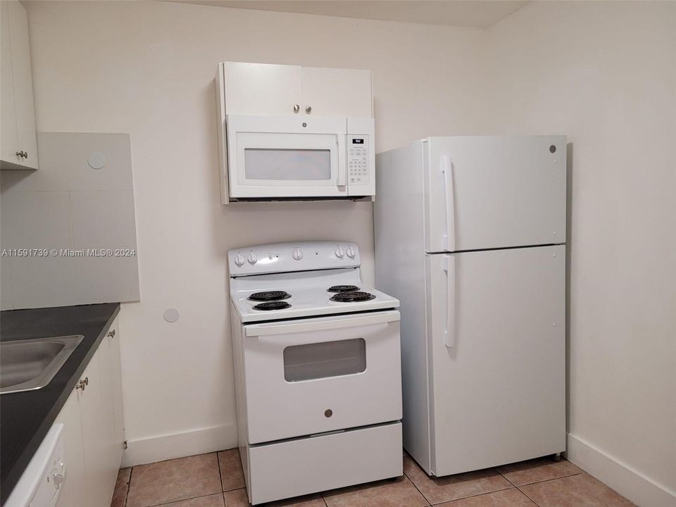 For Sale: $185,000 (2 beds, 1 baths, 860 Square Feet)