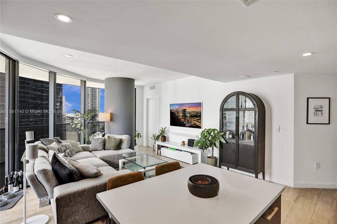 Active With Contract: $6,000 (2 beds, 2 baths, 1042 Square Feet)