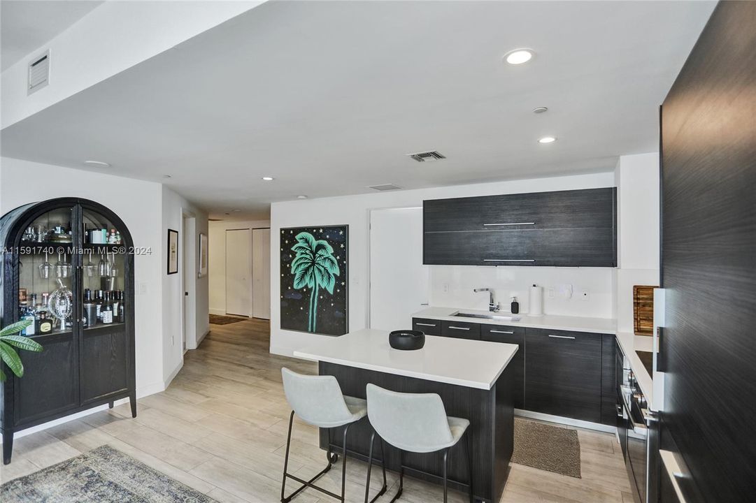 Active With Contract: $6,000 (2 beds, 2 baths, 1042 Square Feet)