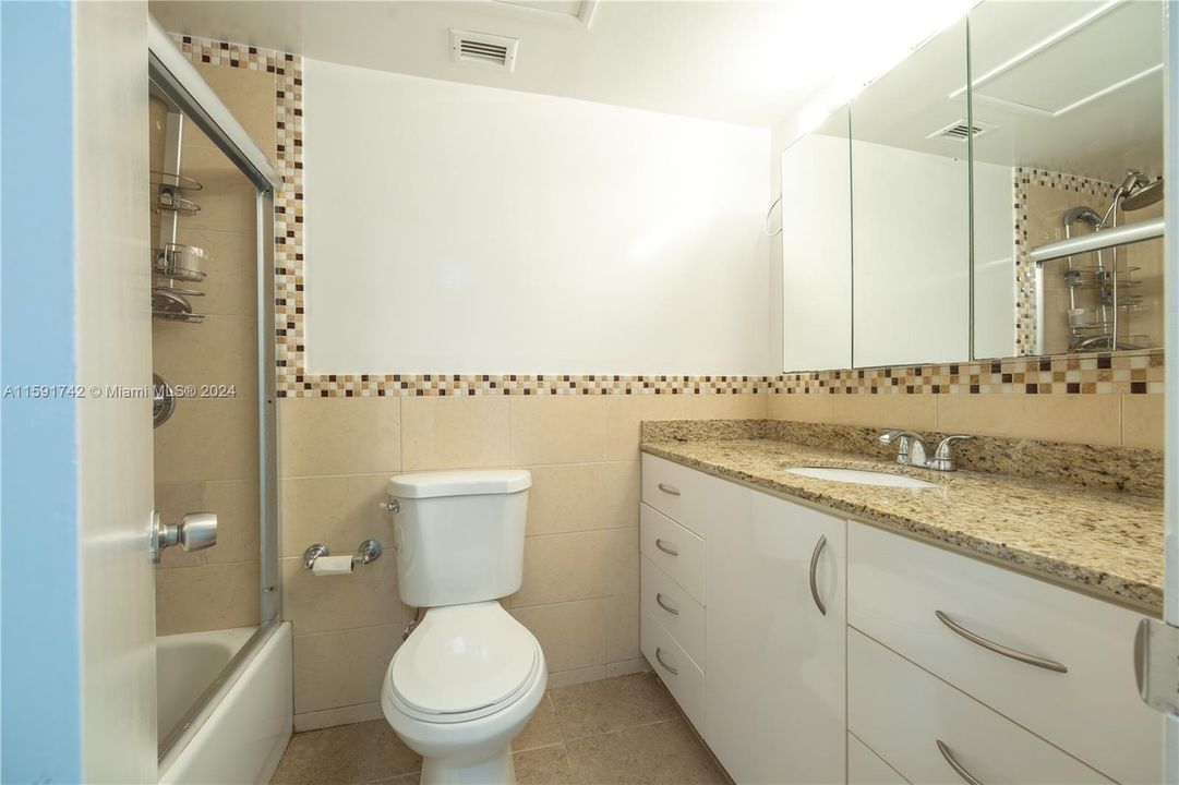 For Sale: $230,000 (1 beds, 2 baths, 756 Square Feet)