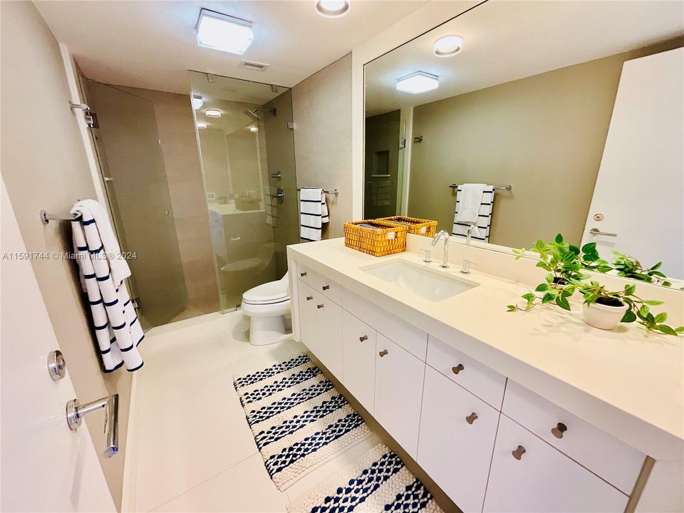 2nd Bathroom