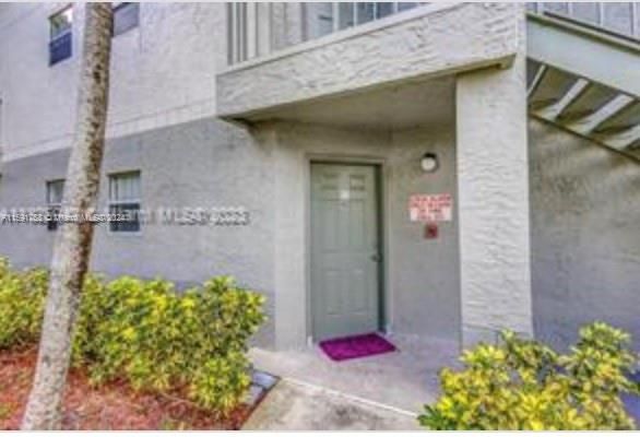 For Sale: $219,900 (2 beds, 1 baths, 909 Square Feet)