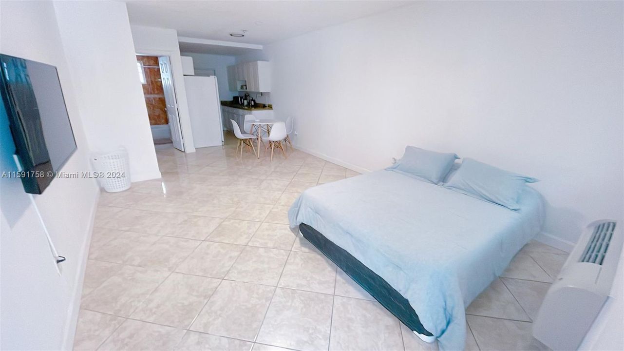 Active With Contract: $1,600 (0 beds, 1 baths, 387 Square Feet)