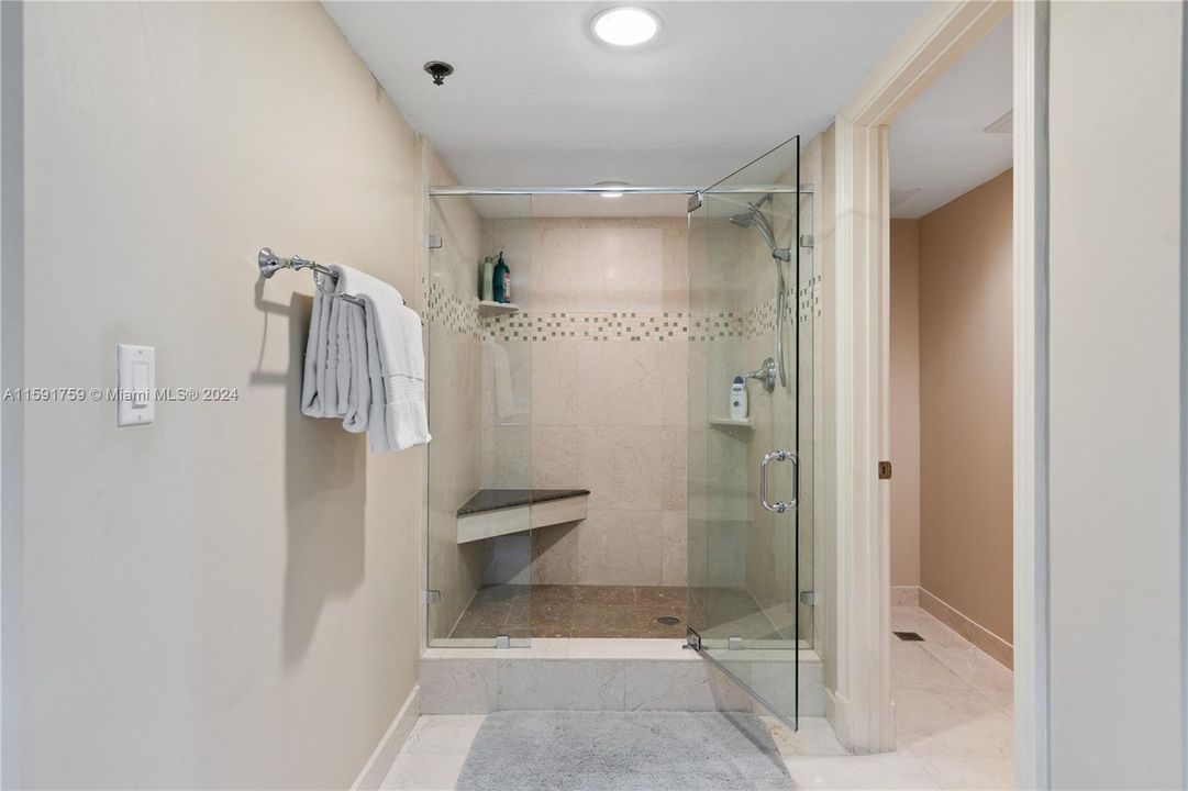Active With Contract: $5,900 (2 beds, 2 baths, 1611 Square Feet)