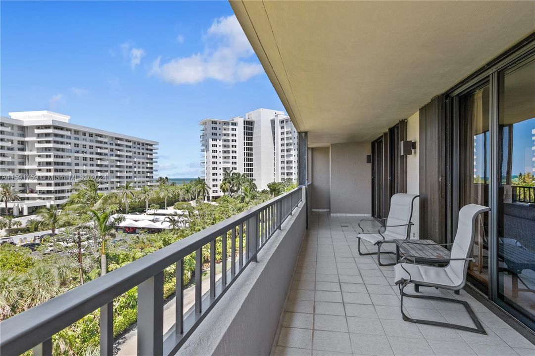 Active With Contract: $5,900 (2 beds, 2 baths, 1611 Square Feet)
