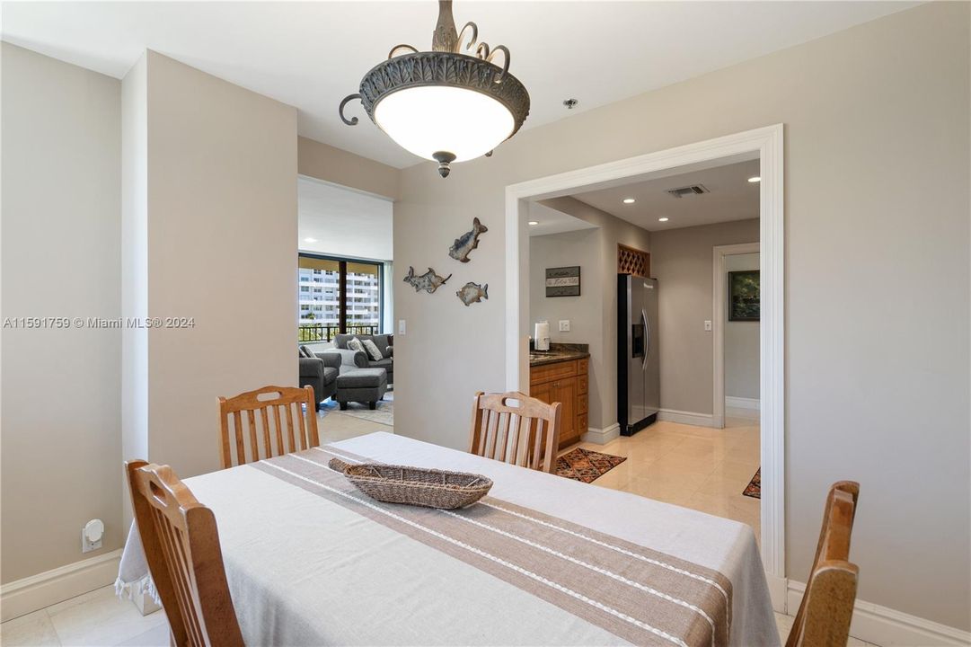 Active With Contract: $5,900 (2 beds, 2 baths, 1611 Square Feet)