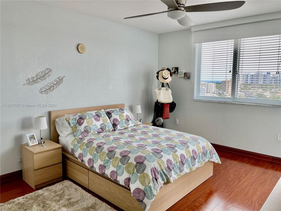 Active With Contract: $3,400 (2 beds, 2 baths, 1354 Square Feet)