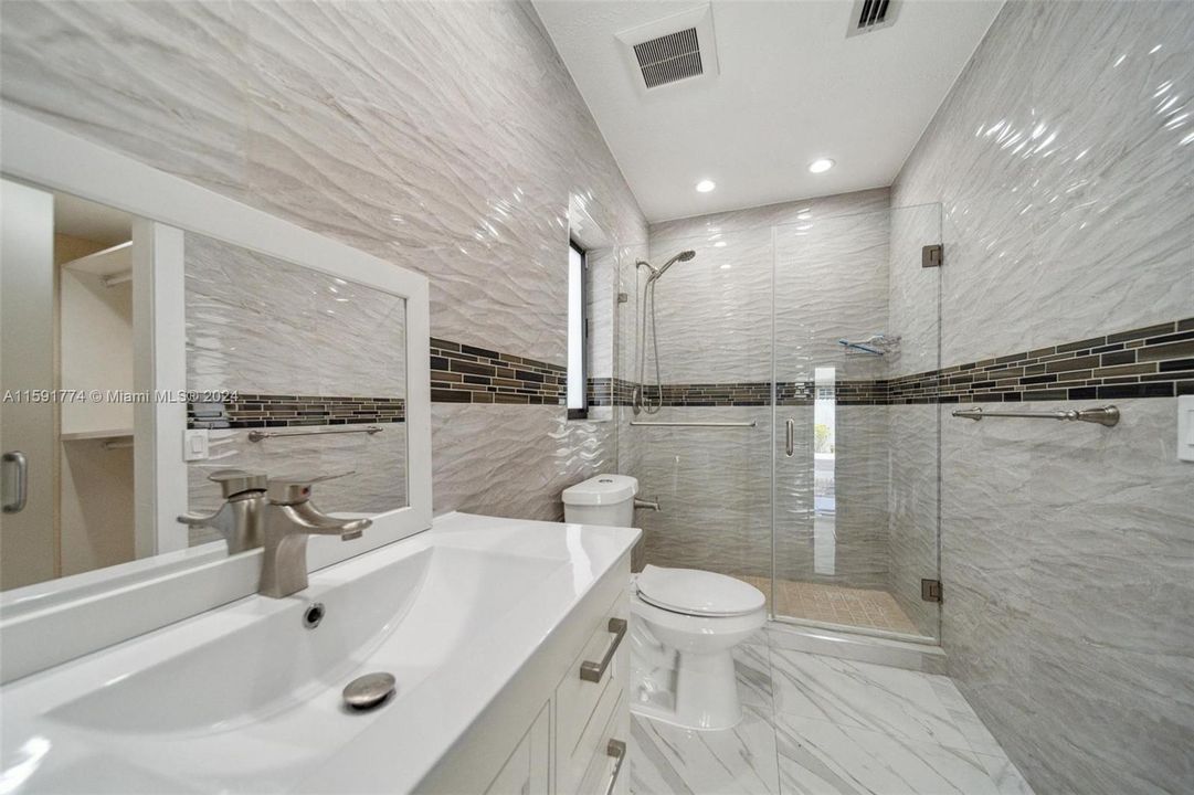 待售: $680,000 (4 贝兹, 3 浴室, 1551 平方英尺)