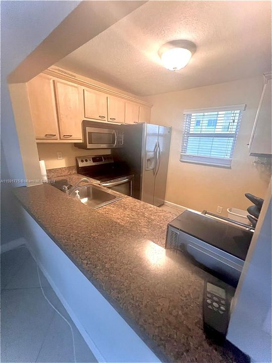 For Rent: $2,100 (1 beds, 1 baths, 648 Square Feet)