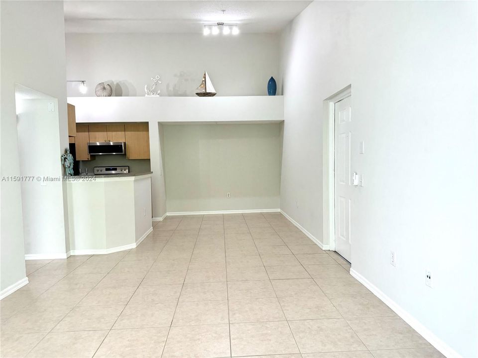 For Rent: $1,975 (1 beds, 1 baths, 793 Square Feet)