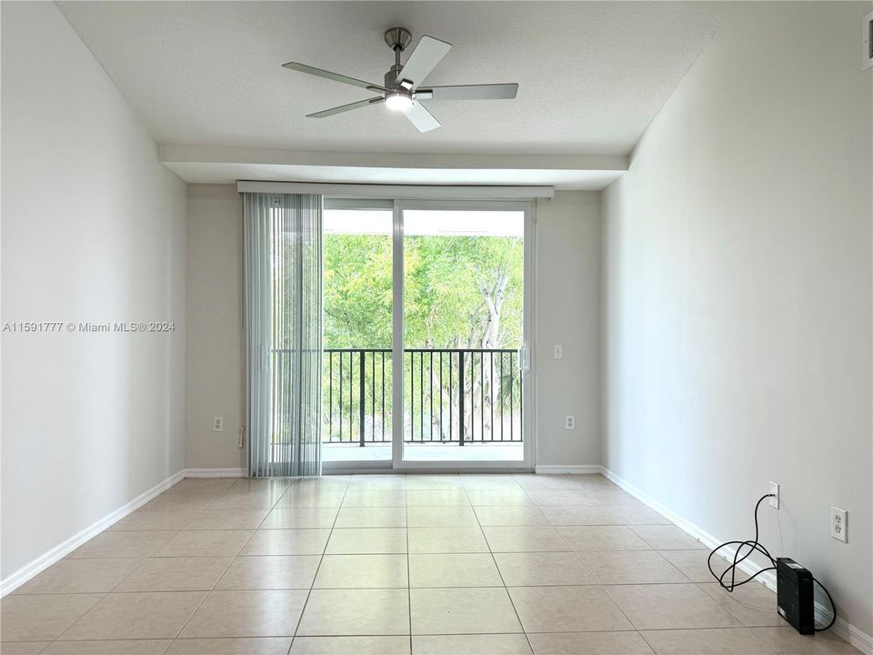 For Rent: $1,975 (1 beds, 1 baths, 793 Square Feet)