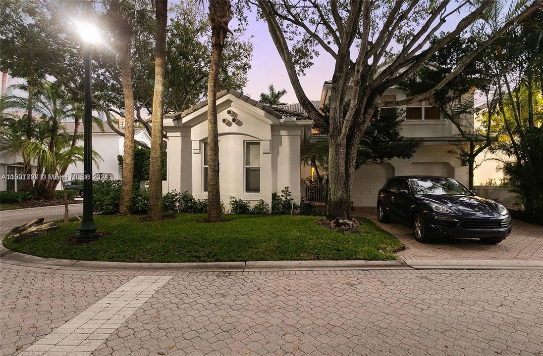 En Venta: $3,320,000 (5 camas, 4 baños, 3371 Pies cuadrados)