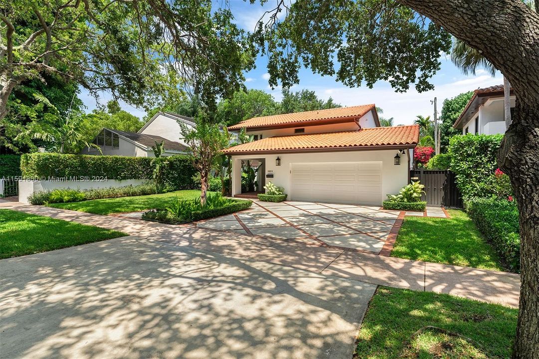 For Sale: $2,750,000 (3 beds, 3 baths, 2520 Square Feet)