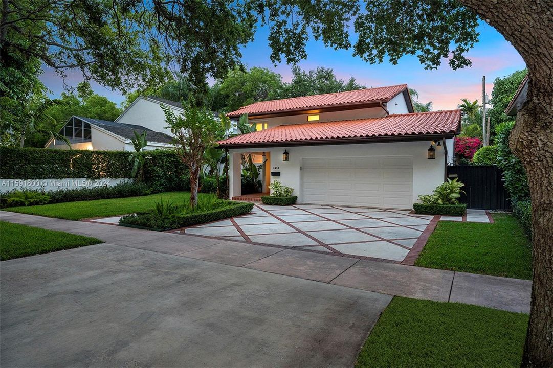 For Sale: $2,750,000 (3 beds, 3 baths, 2520 Square Feet)