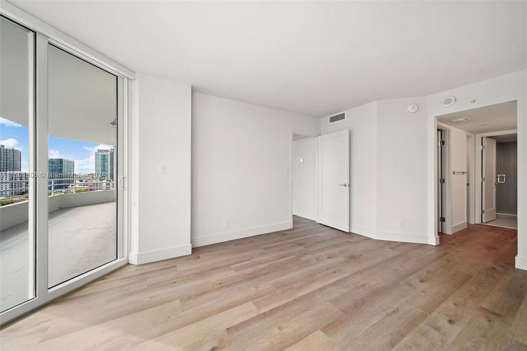 For Rent: $4,917 (2 beds, 2 baths, 1291 Square Feet)