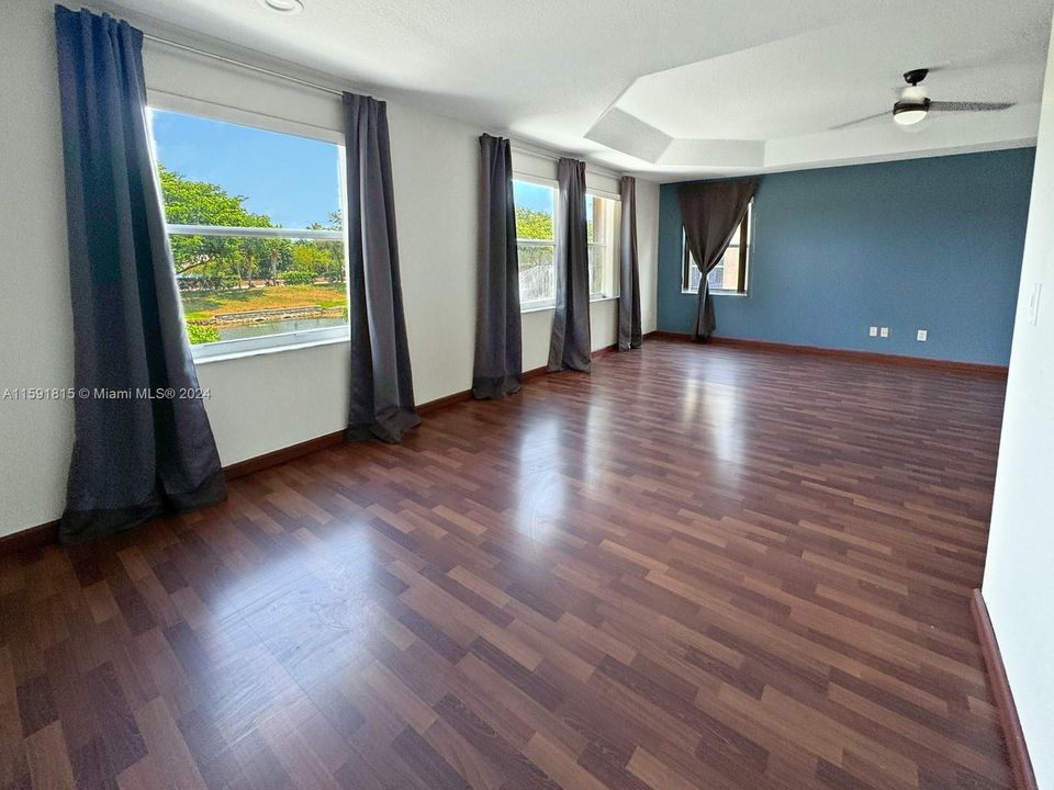 Activo con contrato: $860,000 (5 camas, 4 baños, 3901 Pies cuadrados)