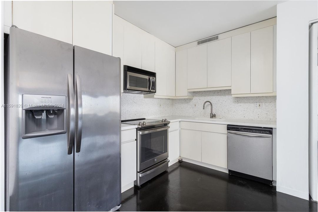 For Rent: $3,900 (1 beds, 1 baths, 863 Square Feet)