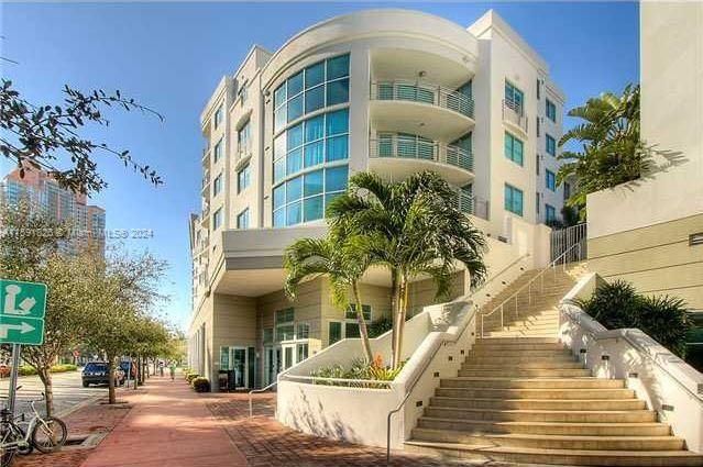 Active With Contract: $680,000 (1 beds, 1 baths, 826 Square Feet)