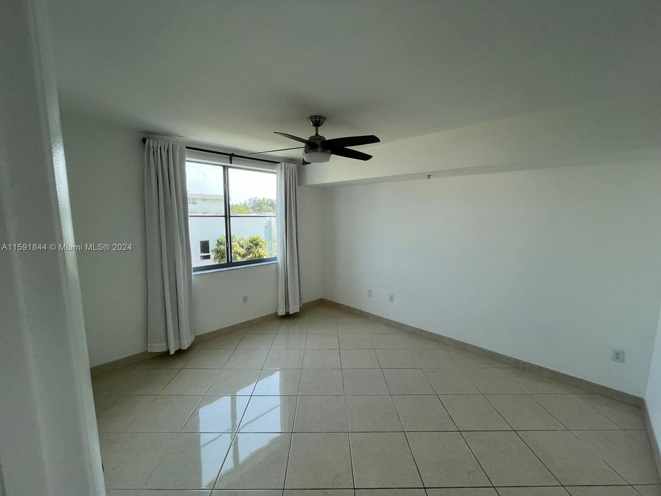 For Rent: $4,700 (2 beds, 2 baths, 1010 Square Feet)