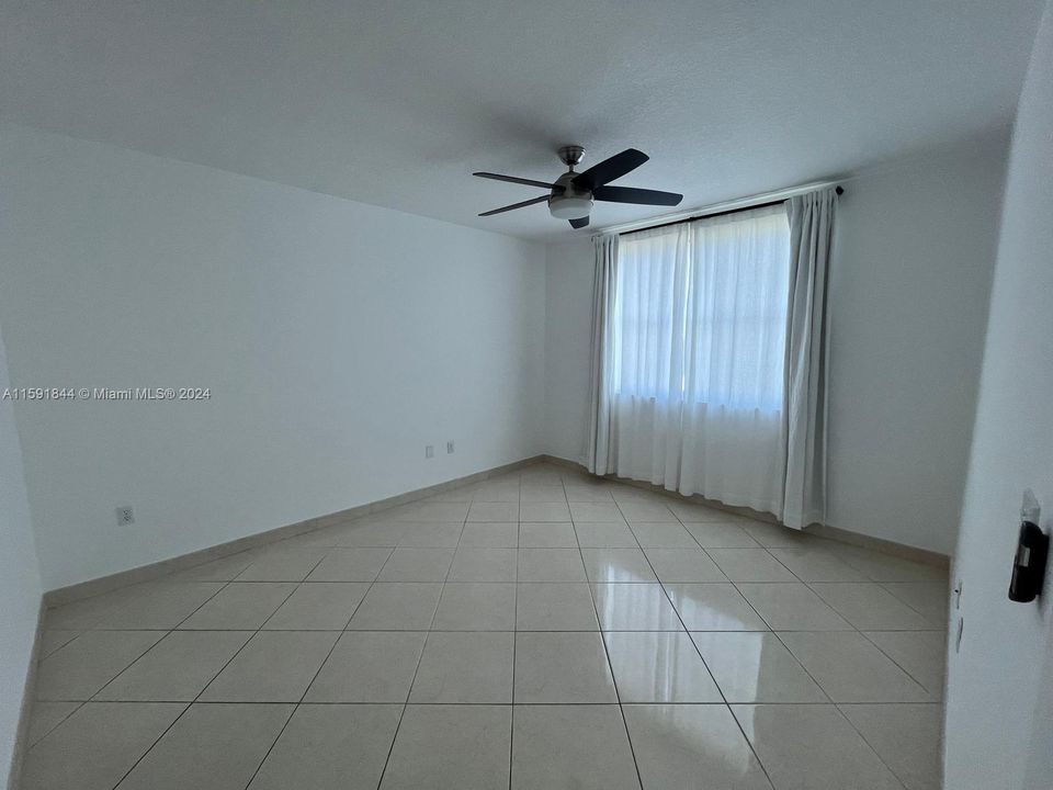 For Rent: $4,700 (2 beds, 2 baths, 1010 Square Feet)