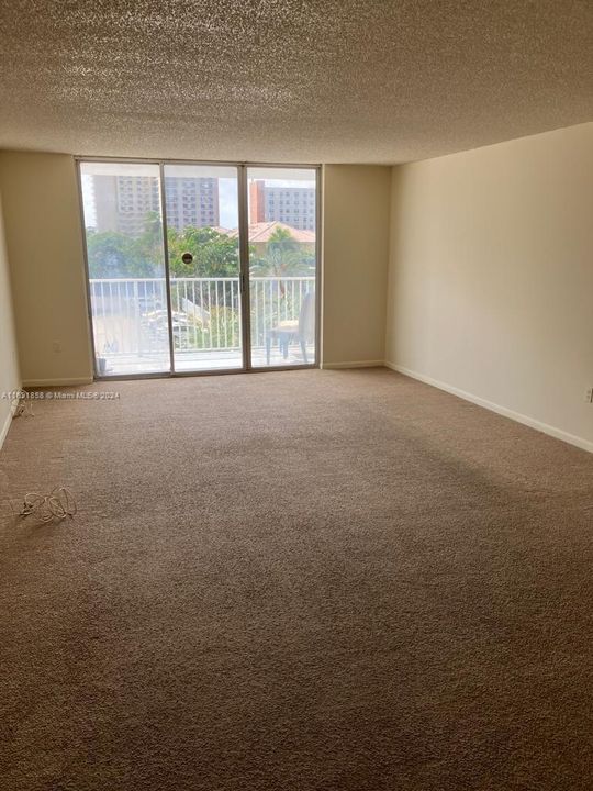 For Rent: $2,195 (1 beds, 2 baths, 1066 Square Feet)
