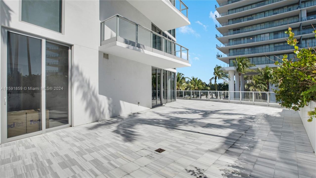 For Sale: $2,725,000 (2 beds, 2 baths, 1389 Square Feet)