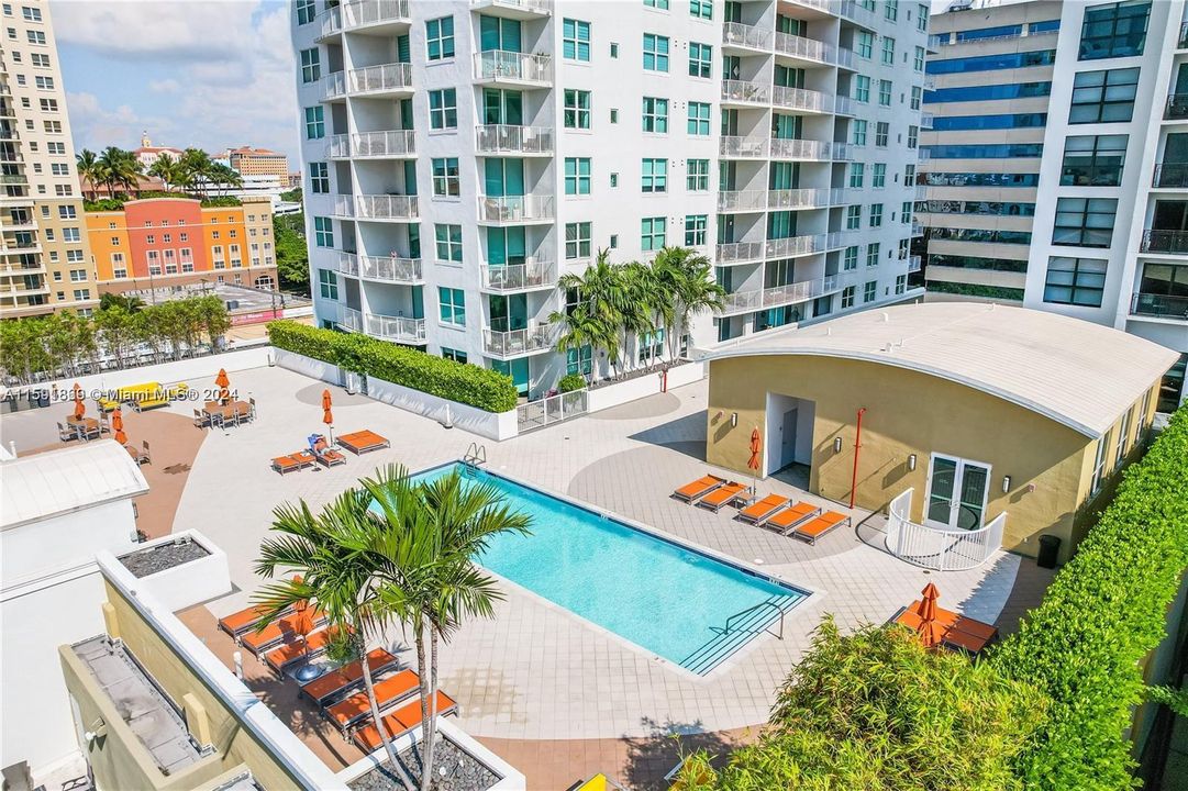 Active With Contract: $2,500 (1 beds, 1 baths, 694 Square Feet)