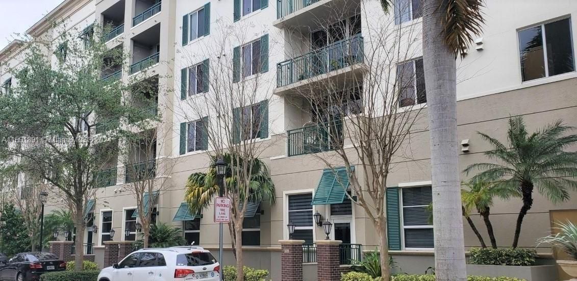 Active With Contract: $2,200 (1 beds, 1 baths, 783 Square Feet)