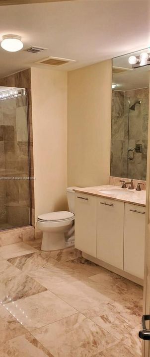 Active With Contract: $2,200 (1 beds, 1 baths, 783 Square Feet)