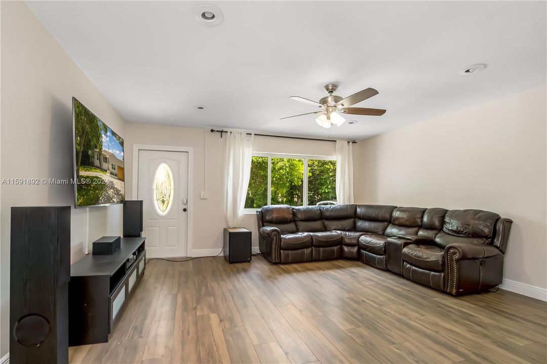 Active With Contract: $955,000 (4 beds, 2 baths, 1800 Square Feet)