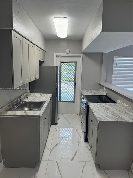 For Rent: $1,800 (1 beds, 1 baths, 28016 Square Feet)