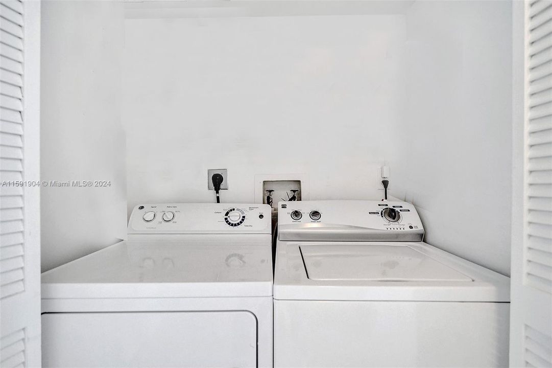 For Rent: $6,000 (2 beds, 2 baths, 1147 Square Feet)