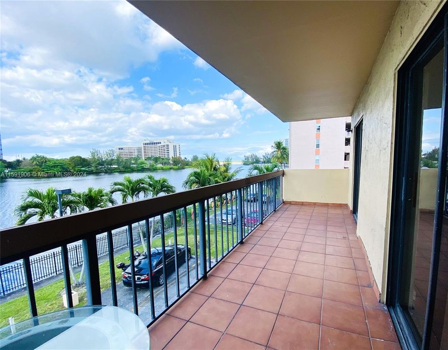 Vendido Recientemente: $339,900 (3 camas, 2 baños, 1080 Pies cuadrados)