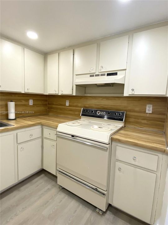 Vendido Recientemente: $339,900 (3 camas, 2 baños, 1080 Pies cuadrados)