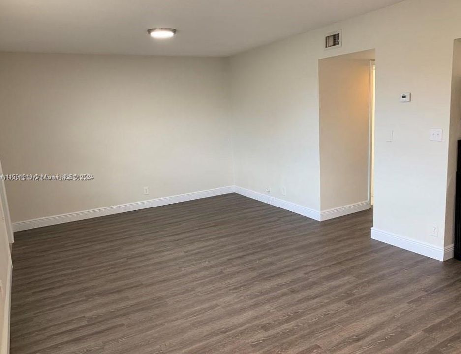 Recently Rented: $1,700 (2 beds, 1 baths, 700 Square Feet)