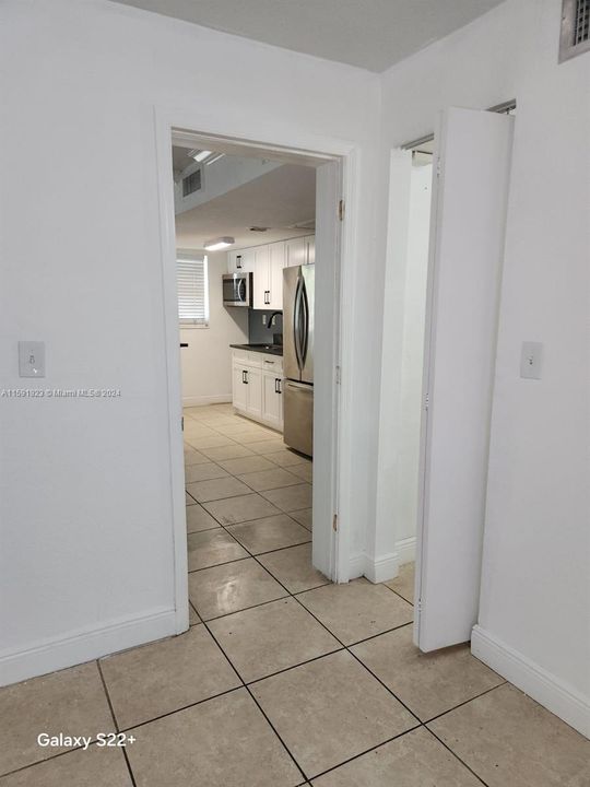 Active With Contract: $1,700 (1 beds, 1 baths, 558 Square Feet)