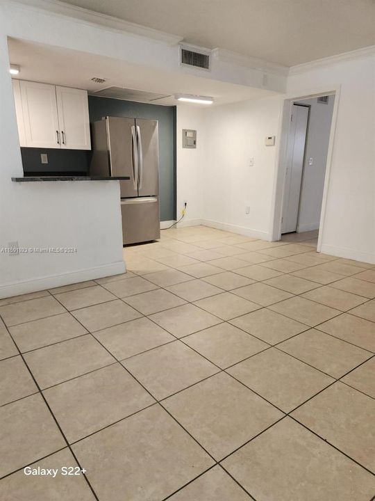 Active With Contract: $1,700 (1 beds, 1 baths, 558 Square Feet)