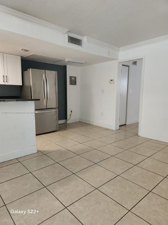 Active With Contract: $1,700 (1 beds, 1 baths, 558 Square Feet)