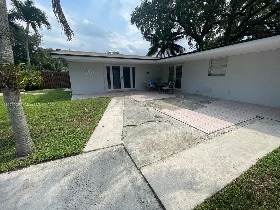 For Sale: $674,000 (3 beds, 2 baths, 1608 Square Feet)