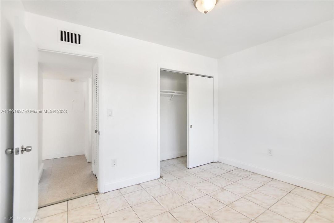 For Rent: $1,995 (2 beds, 1 baths, 783 Square Feet)