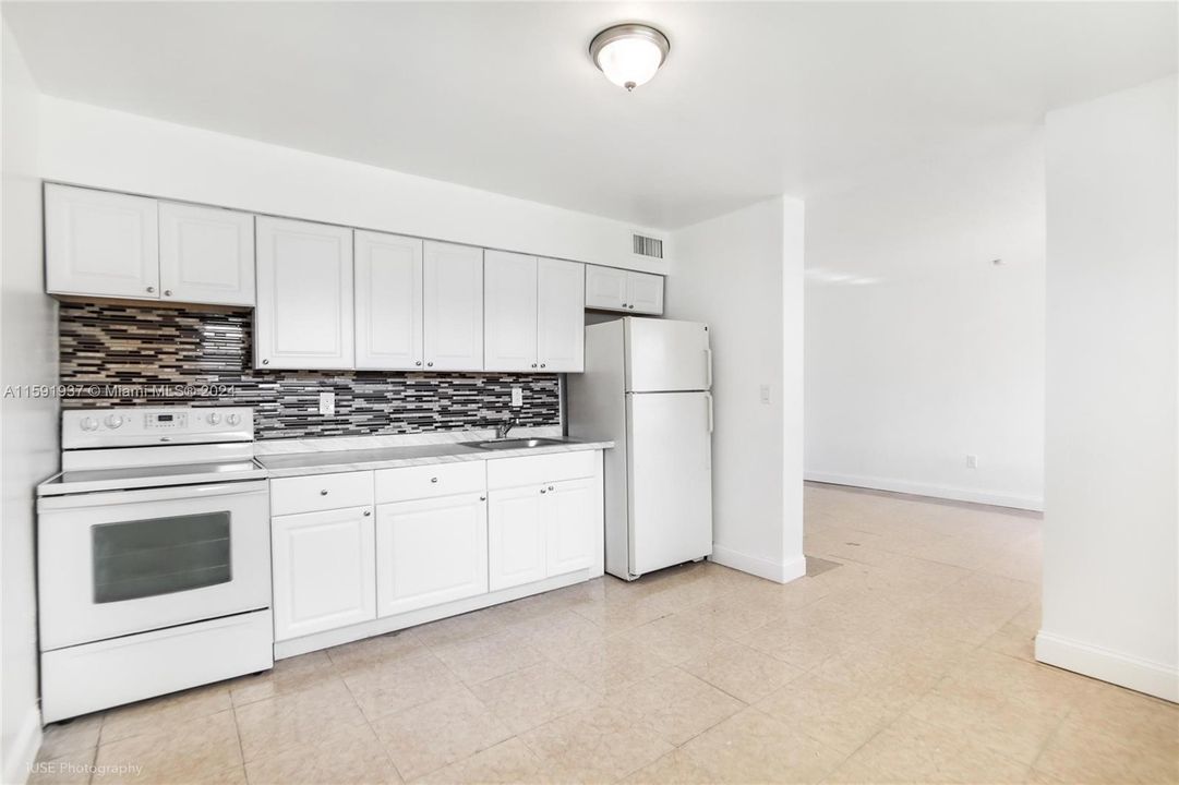 For Rent: $1,995 (2 beds, 1 baths, 783 Square Feet)