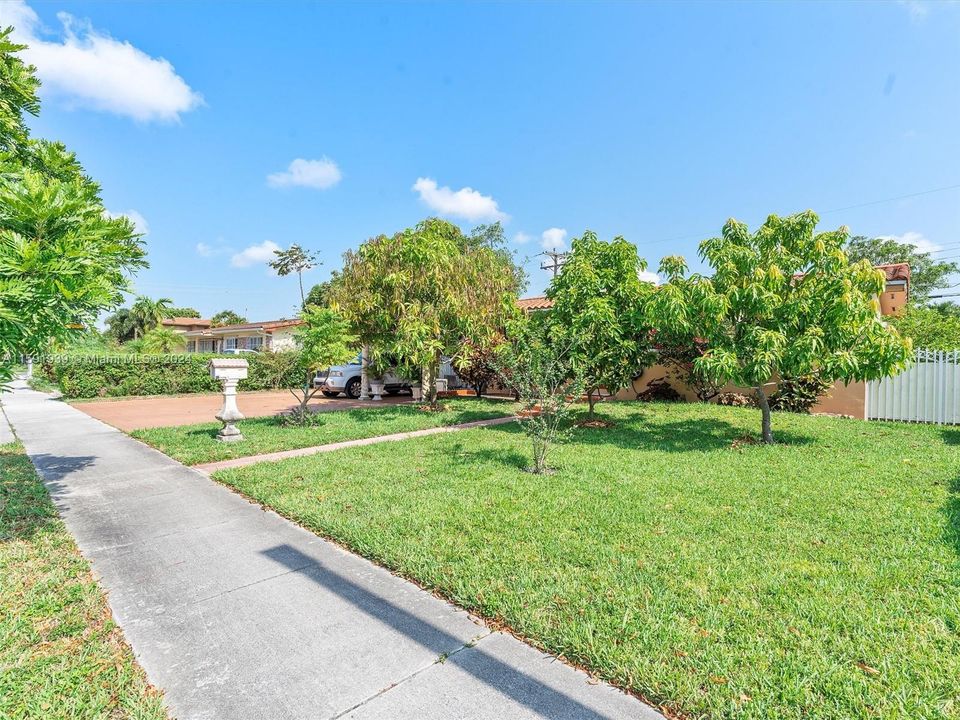 For Sale: $699,000 (3 beds, 2 baths, 1432 Square Feet)