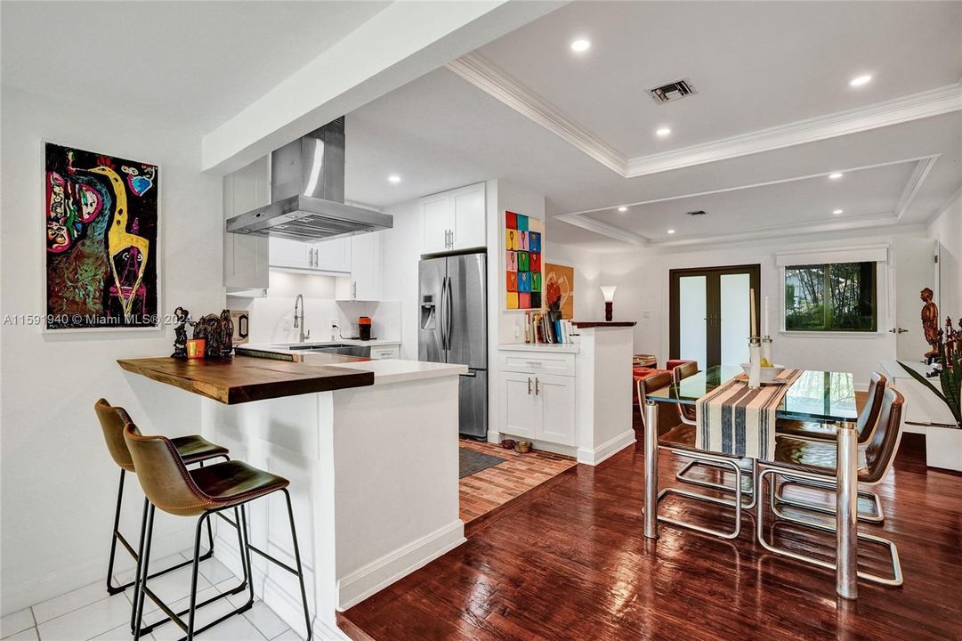 Open kitchen with eat-in countertop!