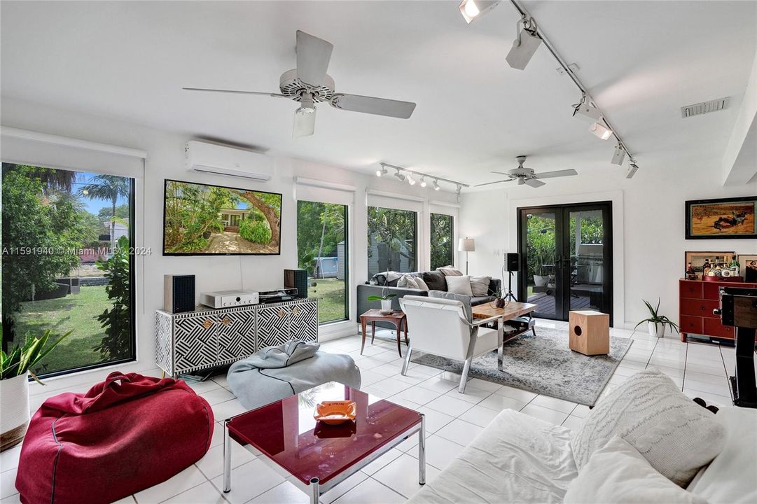 Active With Contract: $929,000 (3 beds, 2 baths, 1746 Square Feet)