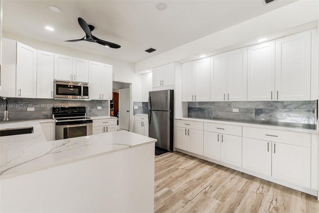 Active With Contract: $1,150,000 (3 beds, 2 baths, 2642 Square Feet)