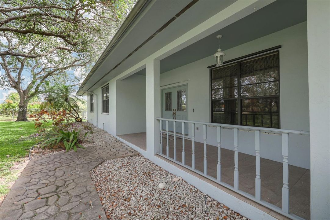 Active With Contract: $1,150,000 (3 beds, 2 baths, 2642 Square Feet)