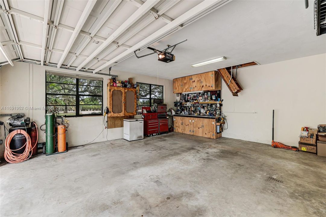 Active With Contract: $1,150,000 (3 beds, 2 baths, 2642 Square Feet)