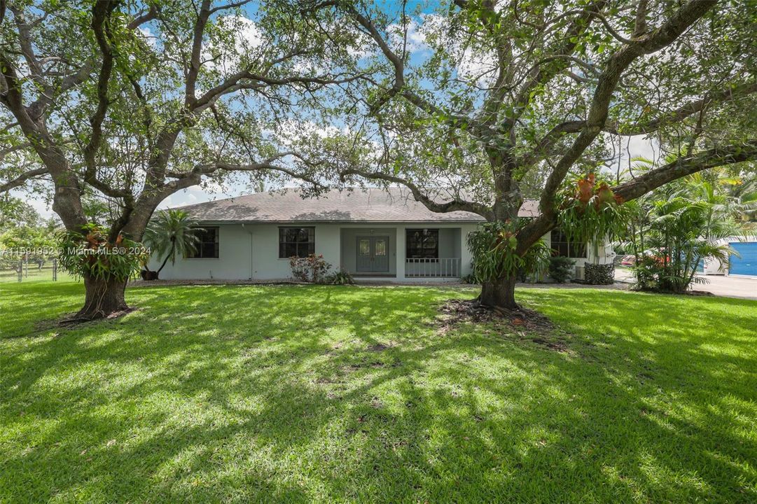 Active With Contract: $1,150,000 (3 beds, 2 baths, 2642 Square Feet)